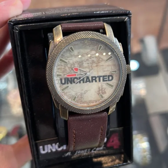 Mens Uncharted 4 Thief's End Round Brown Leather Band Analog Watch E5 Mint - Picture 4 of 4